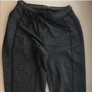 Lululemon Grey Joggers EUC 4